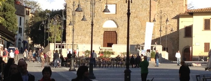 Piazza Sant'Agostino is one of Orte, die George gefallen.