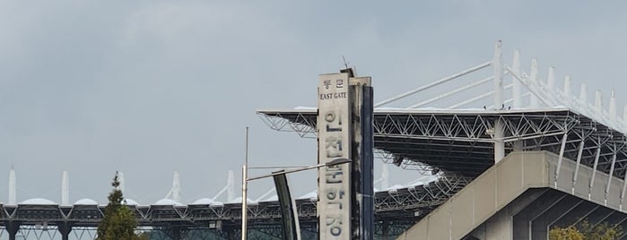 Incheon Munhak Stadium is one of 스포츠.