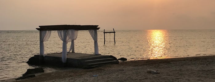 Stilts Calatagan Beach Resort is one of My Places.