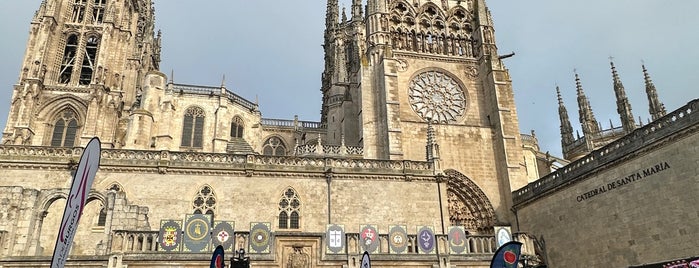 Catedral de Burgos is one of Igrejas.