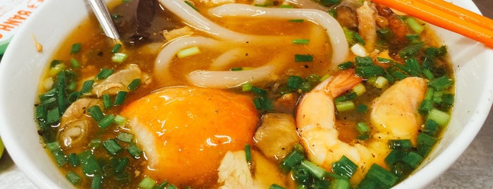 Banh Canh Cua is one of food places in HCMC.