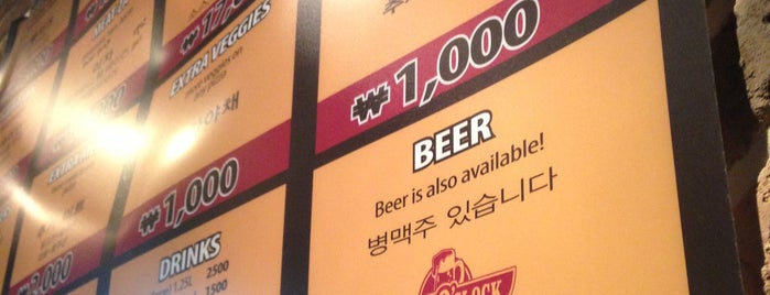 BEER O'CLOCK PIZZA is one of 경리단길 식당 Kyungridan-Gil Restaurants & Bars.
