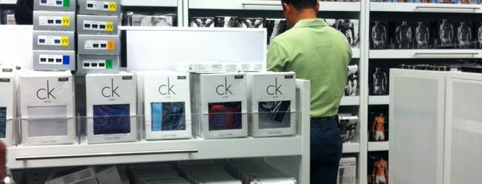Calvin Klein is one of Danielさんのお気に入りスポット.