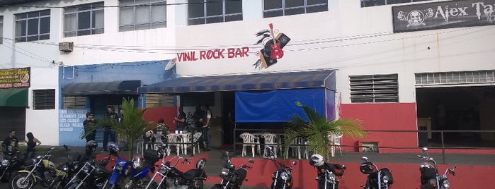 Vinil Rock Bar is one of Tempat yang Disukai Leandro.