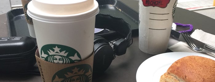 Starbucks is one of Orte, die Michael gefallen.