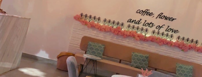 Chic Coffee Bar is one of احمد’s Liked Places.
