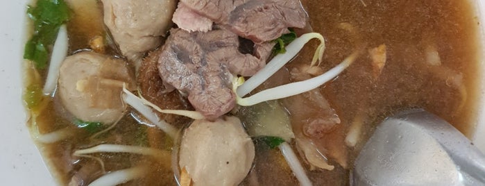 เนื้อวัวใส่ก๋วยเตี๋ยว is one of Beef Noodles.bkk.