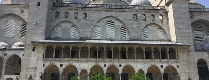 Mesquita Süleymaniye is one of Locais curtidos por Dragana.