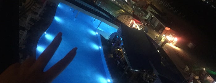 Pool Bar Glarus is one of Dragana 님이 좋아한 장소.