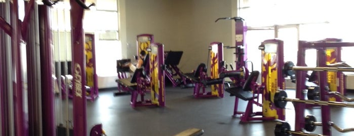 Planet Fitness is one of Locais curtidos por Diana.