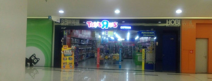 Toys R Us is one of Tempat yang Disukai ꌅꁲꉣꂑꌚꁴꁲ꒒.