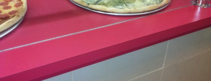 Sal's Pizza is one of Mariaさんのお気に入りスポット.