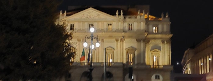 Piazza della Scala is one of Milano.