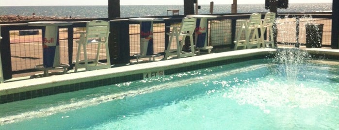 The Float Pool And Patio Bar is one of Posti che sono piaciuti a Melania.