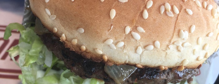 The Habit Burger Grill is one of Orte, die Phillip gefallen.