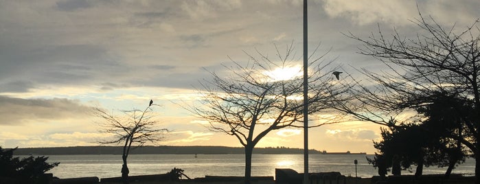 West Vancouver Sea Wall is one of Locais curtidos por Jus.