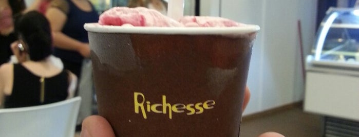 Richesse Confeitaria is one of สถานที่ที่ Adriane ถูกใจ.