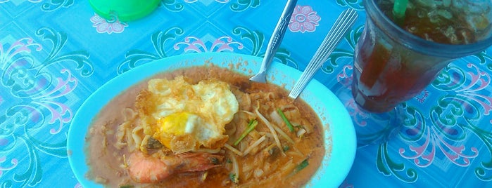 Char Kue Teow Berkuah is one of Top 10 dinner spots in Melaka,Malaysia.