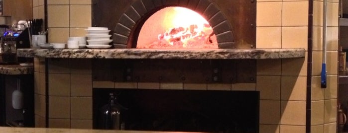 Olio Wood Fired Pizzeria is one of Lugares favoritos de Michael.