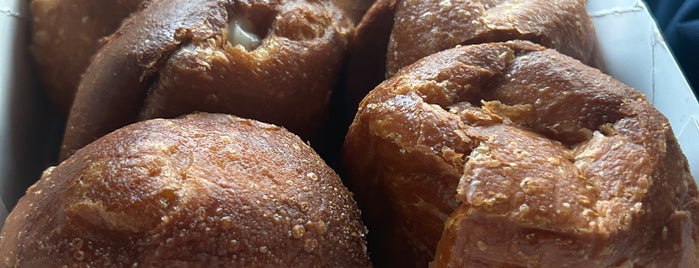 Leonard Jr.'s Malasadas Mobile is one of Hawaii Eats.