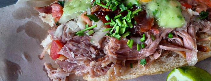 Tacos y Tortas de Lechón is one of Rona.さんのお気に入りスポット.