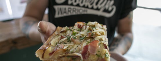 Williamsburg Pizza is one of Adamさんの保存済みスポット.