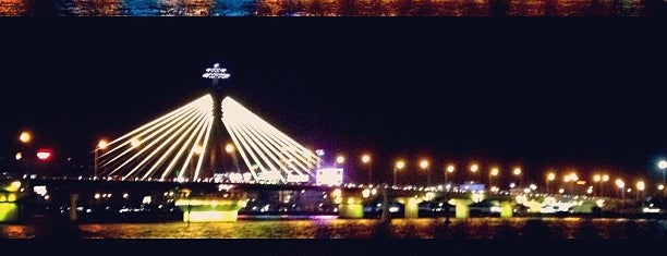 Cầu Sông Hàn (Han River Bridge) is one of The best tourist sites in Danang.