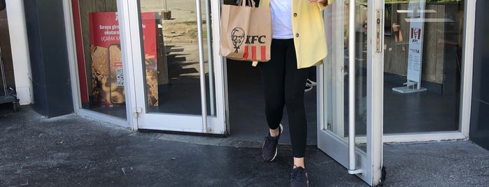 KFC is one of Ertuğ 😎さんのお気に入りスポット.
