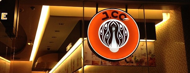 J.CO Donuts & Coffee is one of Cristina'nın Beğendiği Mekanlar.