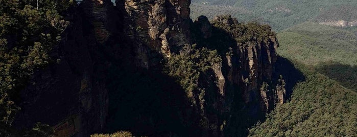 The Three Sisters is one of Leura / Bilpin.