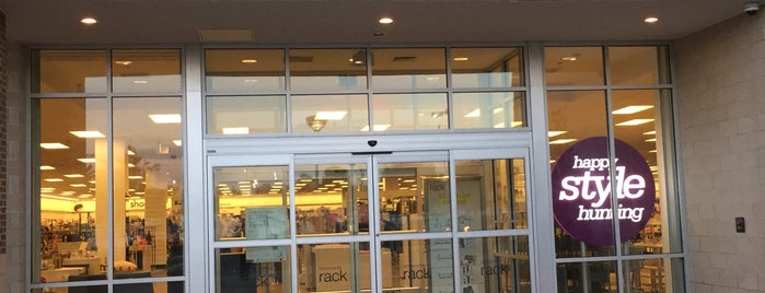 Nordstrom Rack is one of สถานที่ที่ Terri ถูกใจ.