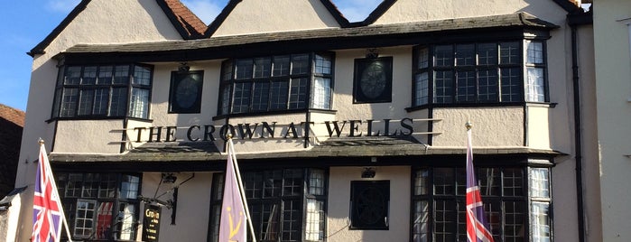 The Crown at Wells is one of สถานที่ที่ Banu ถูกใจ.