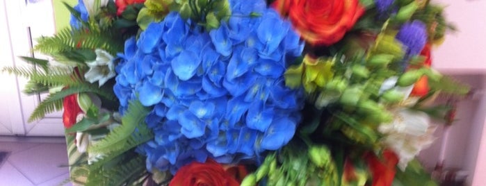 Duty free flowers is one of Lugares favoritos de Olga.