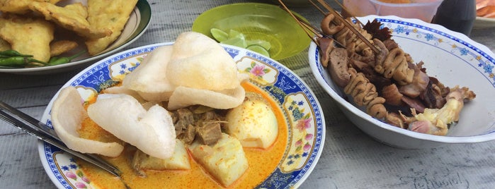 Lontong sayur uda Asdi pakualaman is one of Favorite Food.