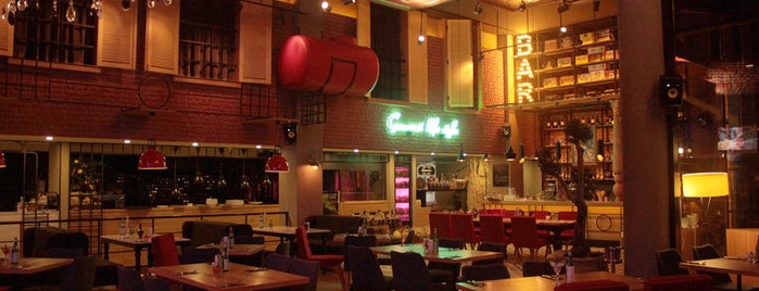 MANZO Brasserie Cafe Grill Bar is one of Bi git gör la !.