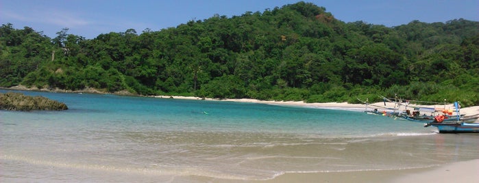Pantai Wedi Ireng is one of Tempat yang Disukai Jan.