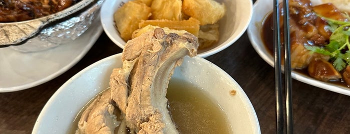 Song Fa Bak Kut Teh 松发肉骨茶 is one of singapore food.