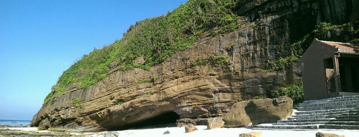 Chùa Hang is one of Caves of Vietnam.