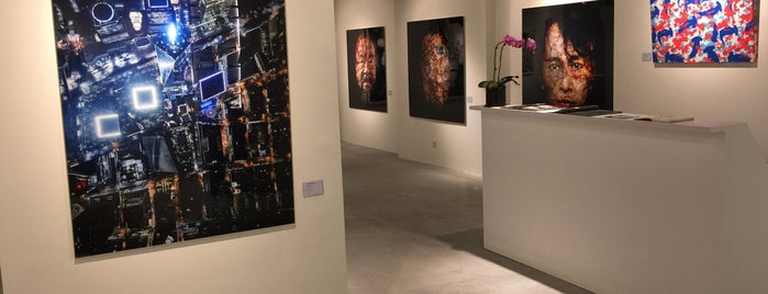 Mazel Galerie Singapore is one of Posti che sono piaciuti a Edouard.