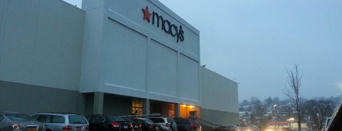 Macy's is one of Vickiさんのお気に入りスポット.