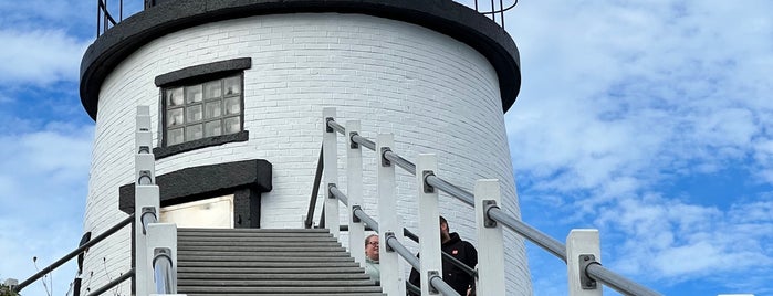 Owls Head Lighthouse is one of Leahさんの保存済みスポット.