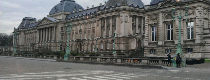 Paleizenplein / Place des Palais is one of Squares & Parcs.
