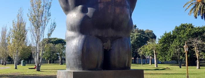 Torso Masculino de Botero is one of Esculturas De Botero.