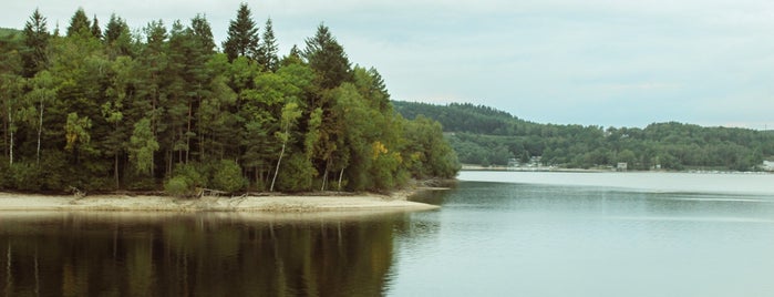 Île de Vassivière is one of Limousin.