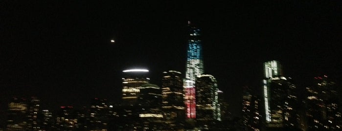 1 World Trade Center is one of Locais curtidos por SandiSecrets.