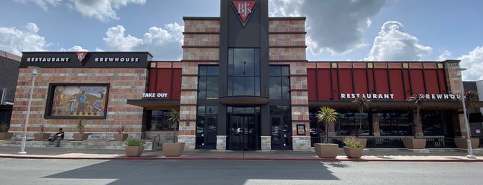 BJ's Restaurant & Brewhouse is one of Favorite local spots.
