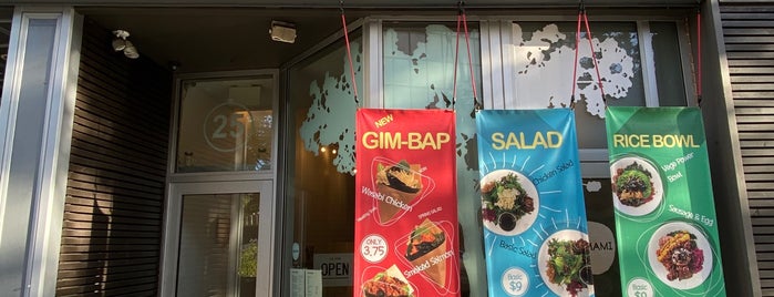 Cafe Umami Uptown is one of Orte, die PlasticOyster gefallen.