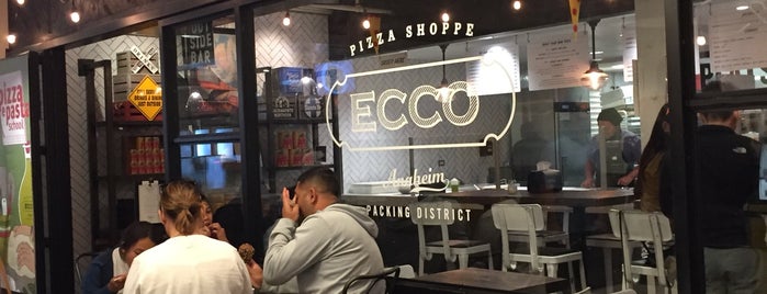 Ecco Pizza Shoppe is one of สถานที่ที่ Rayshawn ถูกใจ.