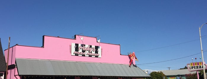 Pinky's Pizza Parlor is one of Northern CALIFORNIA: Vintage Signs.