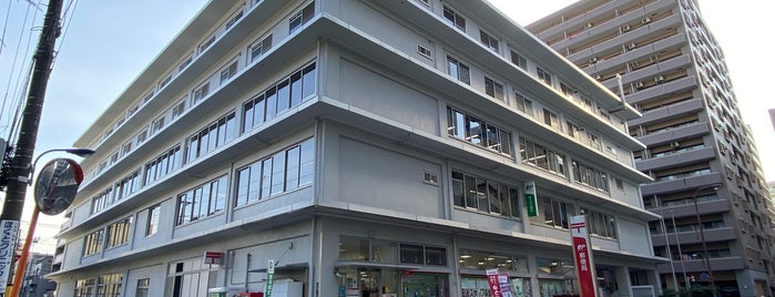 Akabane Post Office is one of Orte, die Masahiro gefallen.